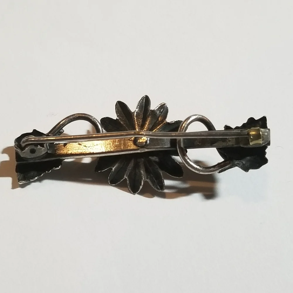 Vintage Art Nouveau flower brooch silver tone pin